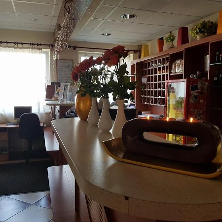 וסס Hotel Ferihegy מראה חיצוני תמונה