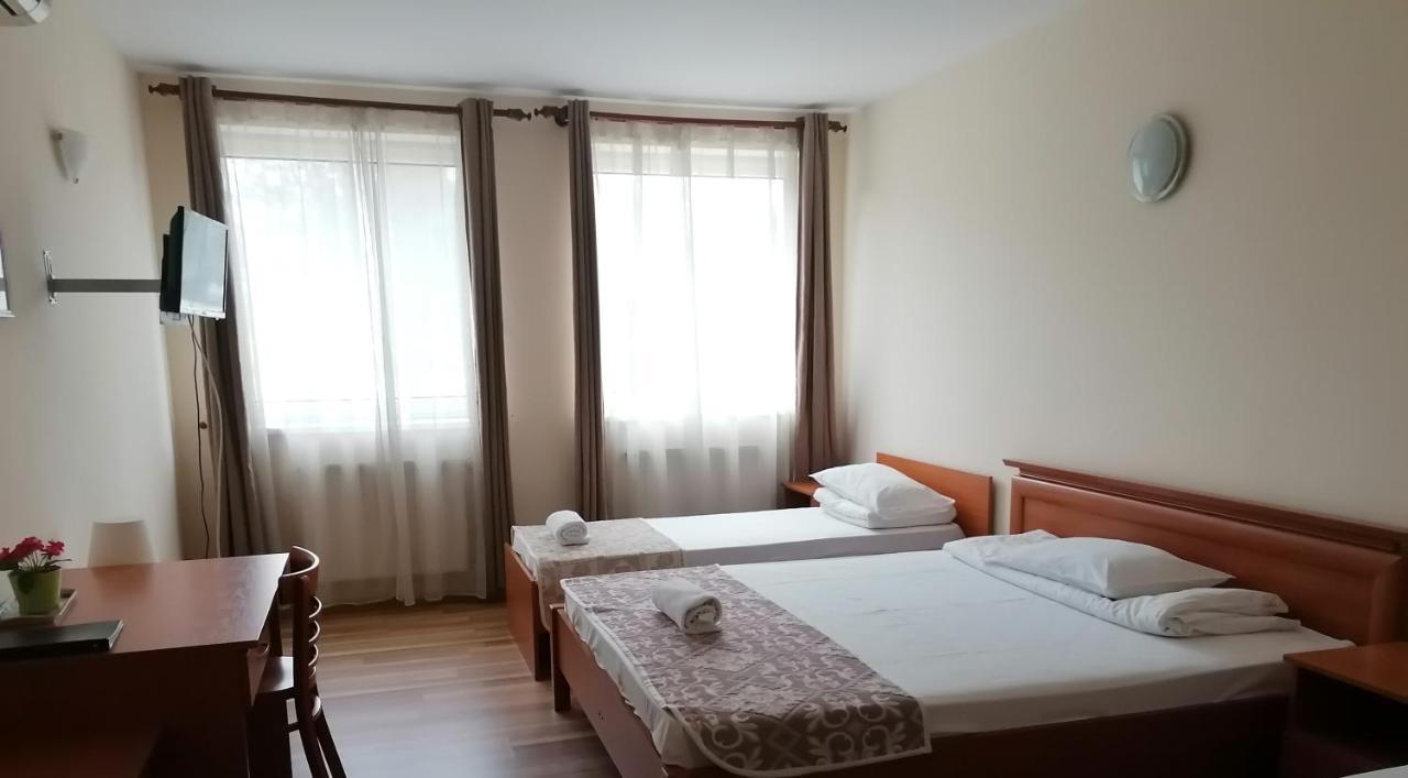 וסס Hotel Ferihegy מראה חיצוני תמונה
