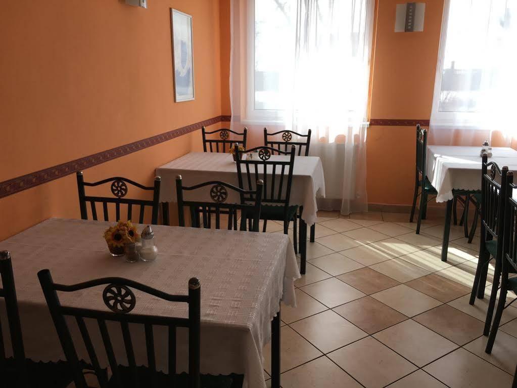 וסס Hotel Ferihegy מראה חיצוני תמונה