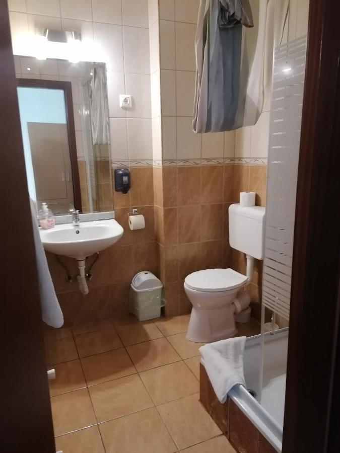 וסס Hotel Ferihegy מראה חיצוני תמונה