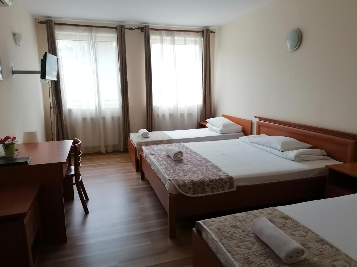 וסס Hotel Ferihegy מראה חיצוני תמונה