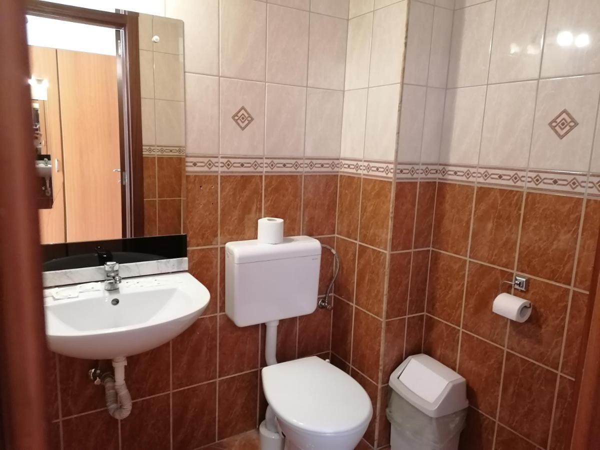 וסס Hotel Ferihegy מראה חיצוני תמונה