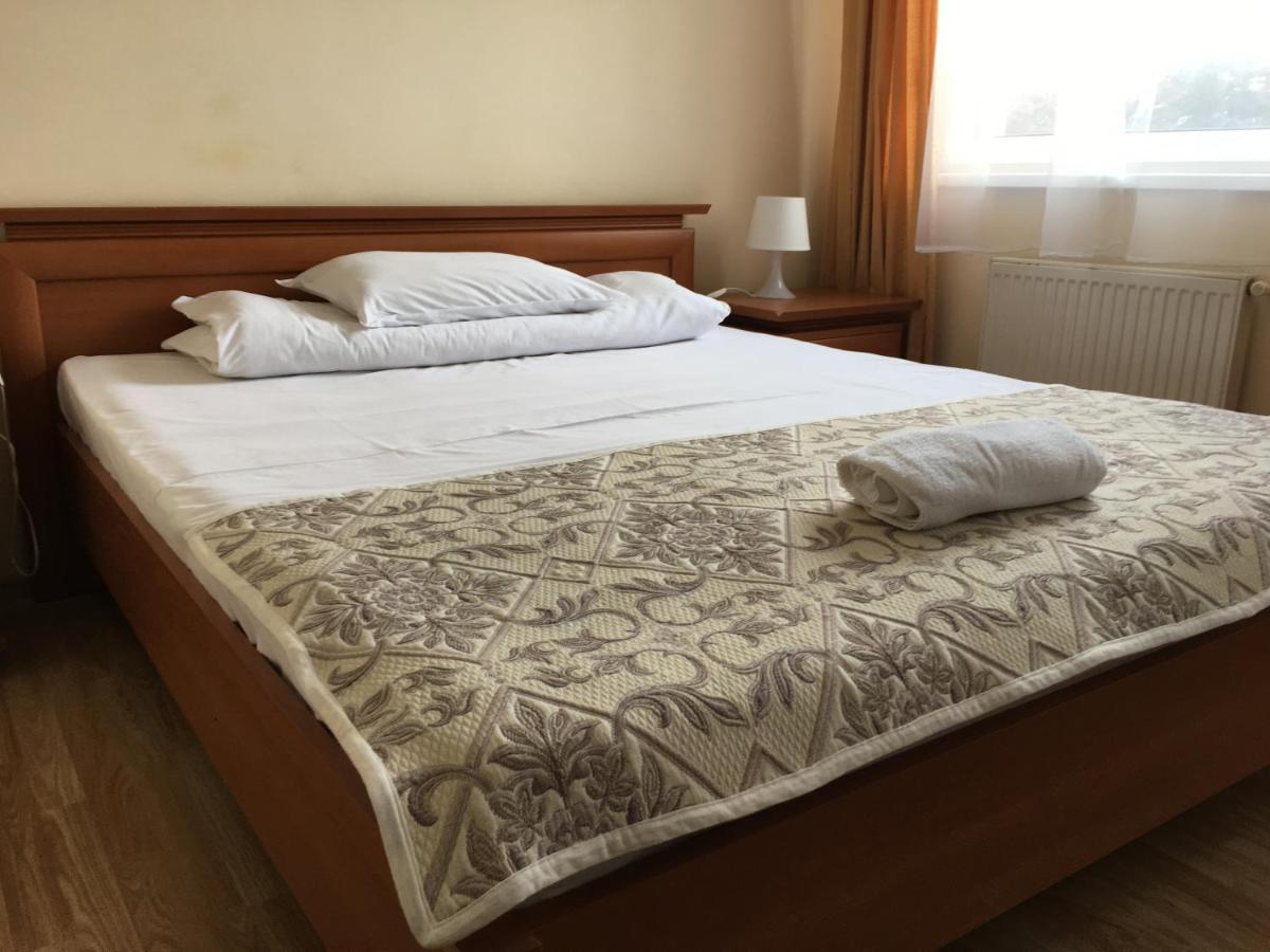 וסס Hotel Ferihegy מראה חיצוני תמונה