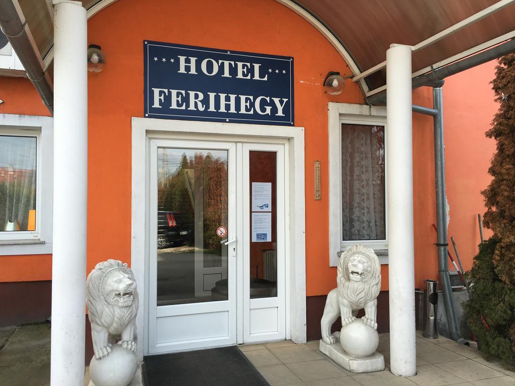 וסס Hotel Ferihegy מראה חיצוני תמונה